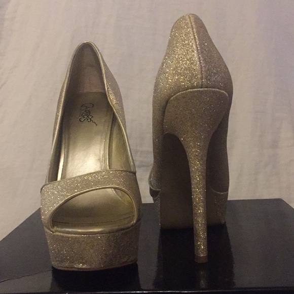Carlos Santana Gold Glitter Platform Heels - Picture 2 of 2